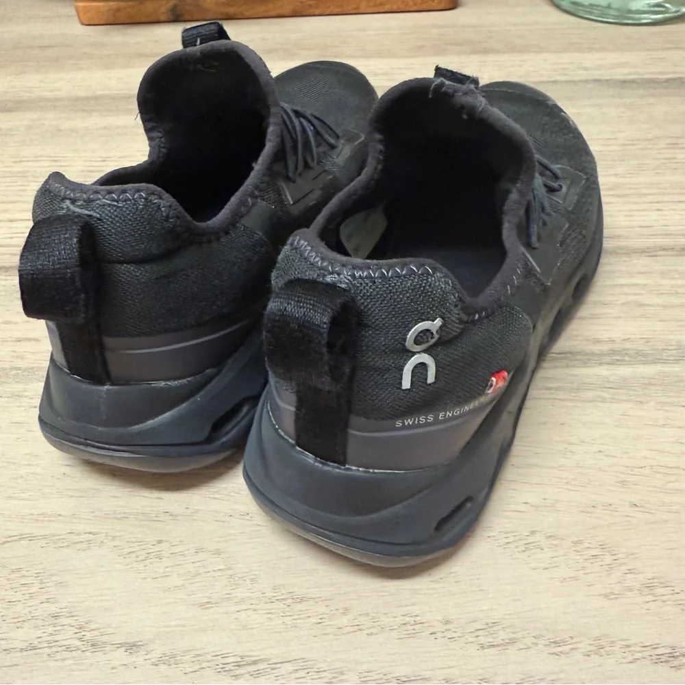 On Clouleap Black Boy Sneakers Sz 1 - Picture 4 of 7